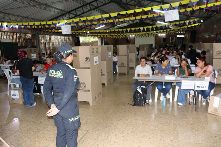 5443 mesas de votación distribuidas en 216 puestos habrá en Cali, las cuales estarán vigiladas por uniformados de la Policía.
