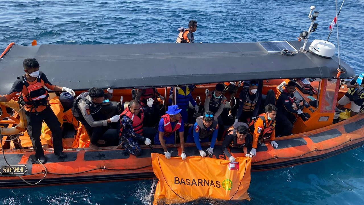 Indonesia pone fin a la búsqueda de un niño español desaparecido en naufragio