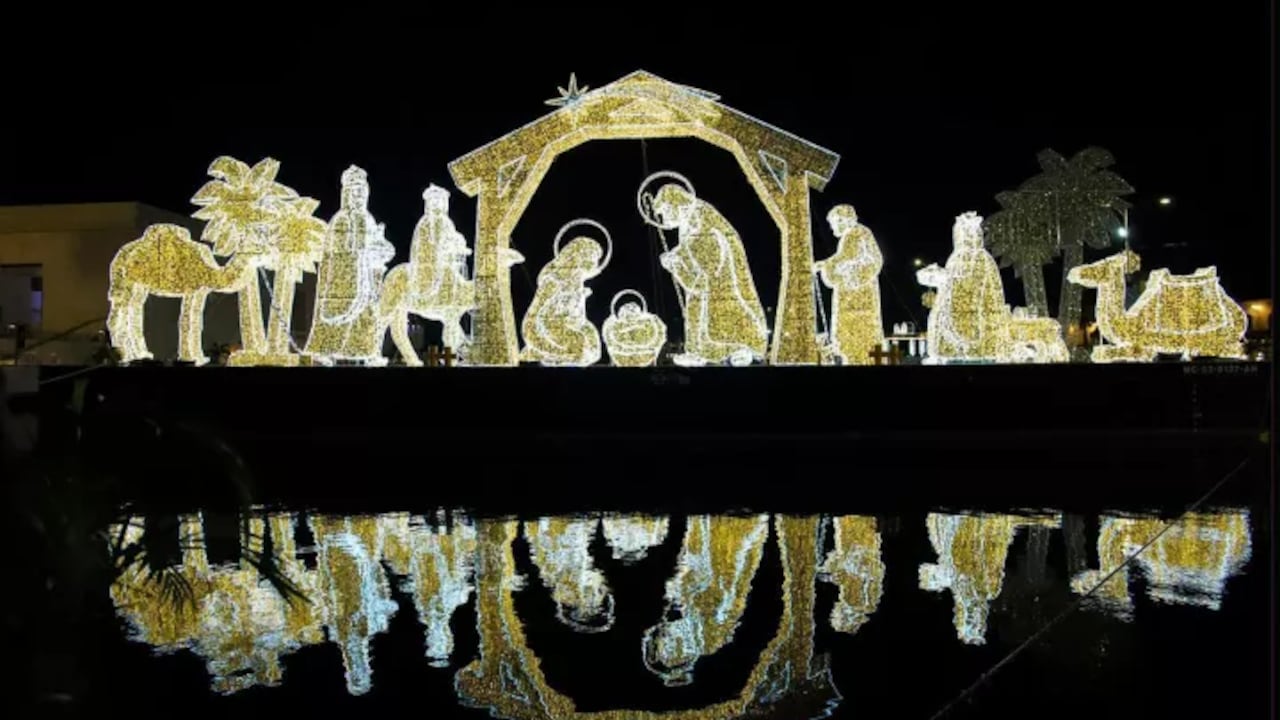 El pesebre flotante más grande de Colombia, sobre una plataforma de 40 metros de ancho y 12 figuras de 6 metros de alto.