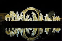 El pesebre flotante más grande de Colombia, sobre una plataforma de 40 metros de ancho y 12 figuras de 6 metros de alto.