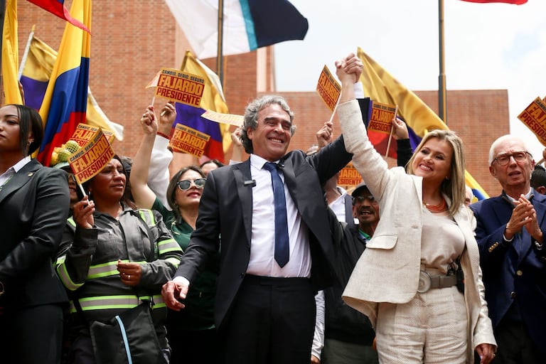 El candidato Sergio Fajardo junto a su fórmula vicepresidencial, Edna Bonilla realizaron la inscripción de su candidatura en la Registraduria Nacional.