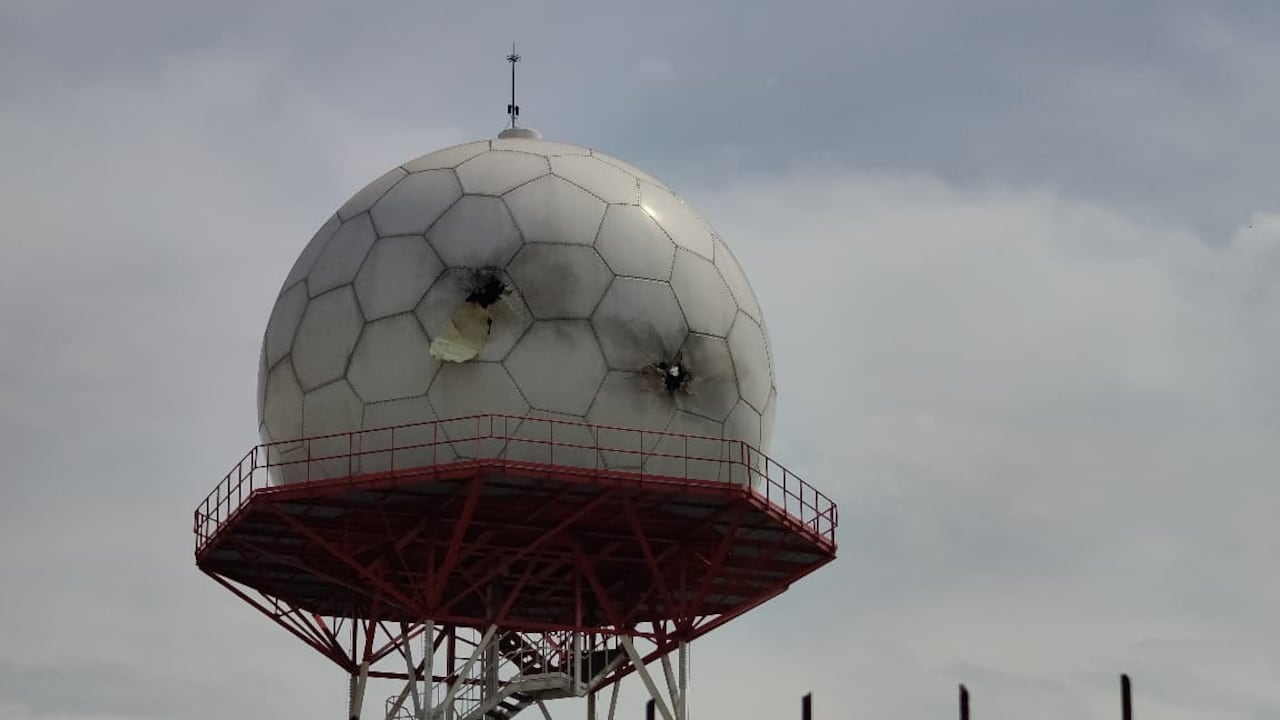 Radar de la Aerocivil que fue atacado con drones en Candelaria.