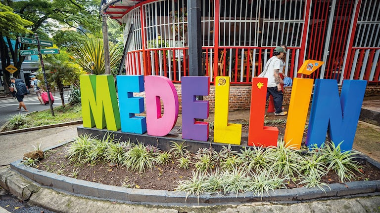 Parque Lleras en la ciudad de Medellín.