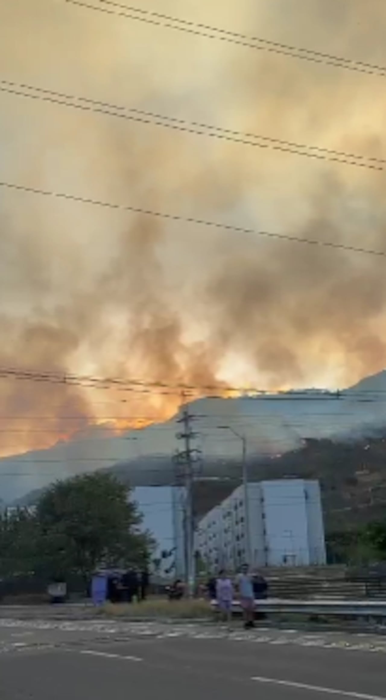 La cortina de humo se puede evidenciar desde una gran distancia en Guabinas.