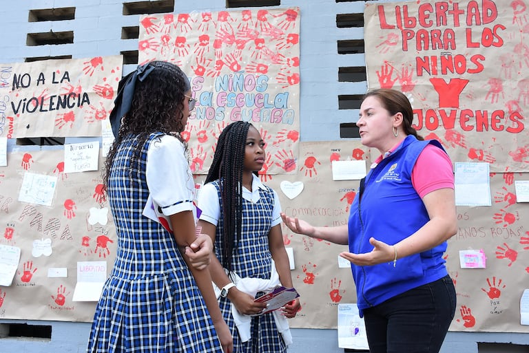 Celebración Día Internacional de las Manos Rojas, en contra del reclutamiento infantil.