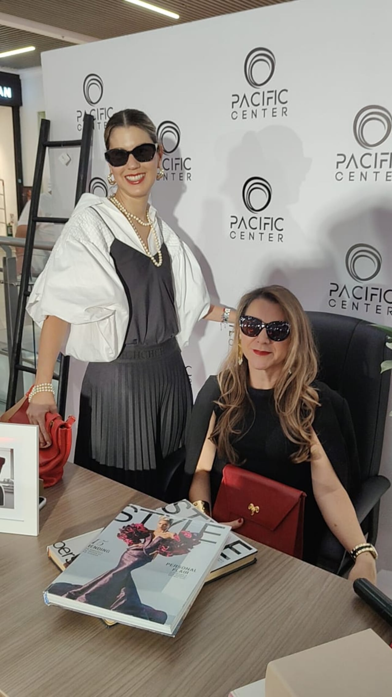 El Diablo Viste a la Moda 2, la premier en Cali, tuvo sets especiales donde los invitados jugaron aser los personajes de la película.