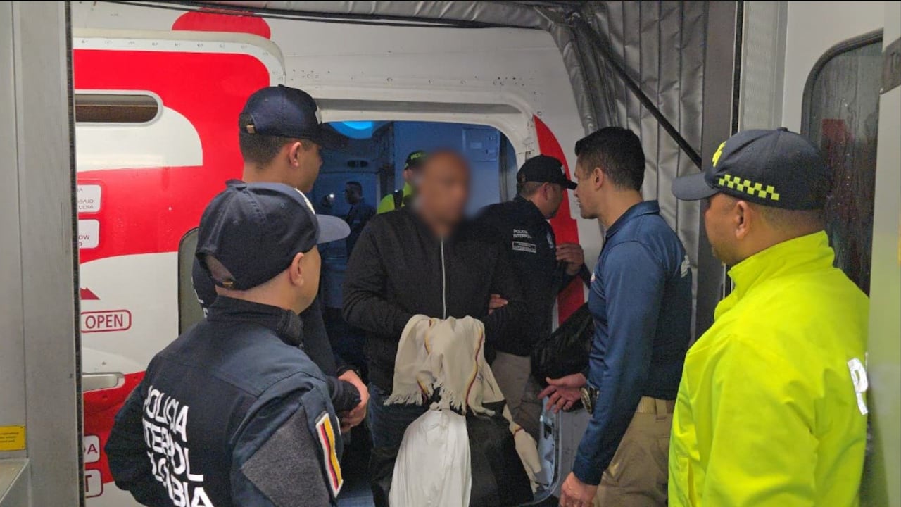 Gustavo Alfonso Bonilla López, alias Gustavo, fue trasladado desde España a Colombia para responder por los delitos que le atribuyen las autoridades.