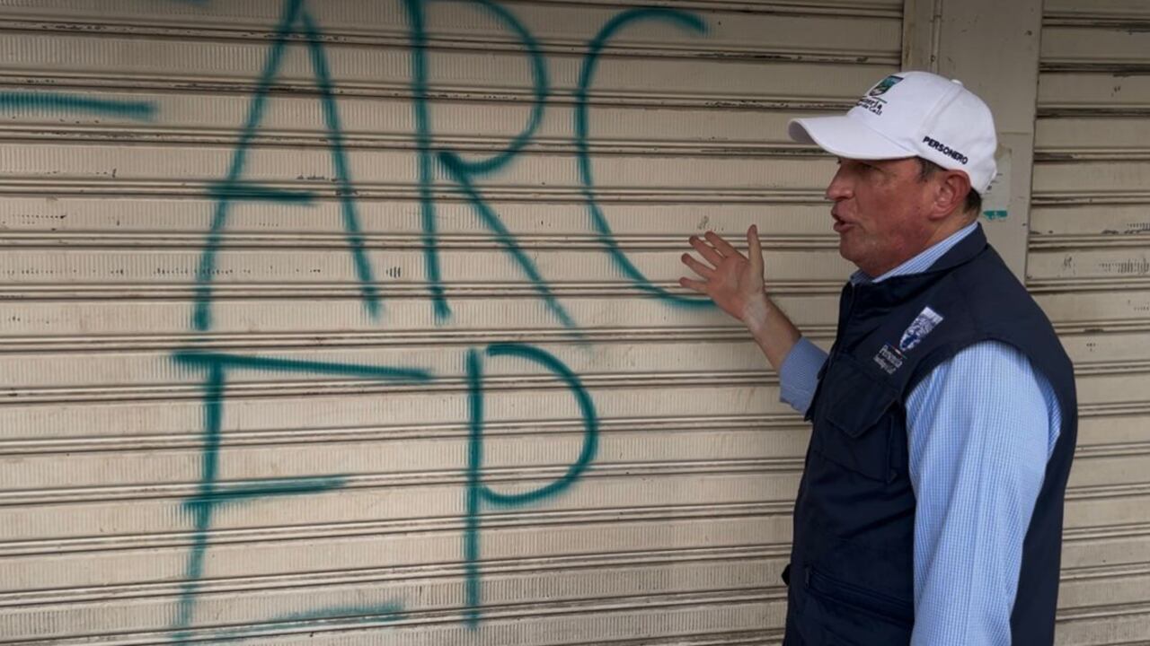 Grafitis en locales del oriente de la ciudad.