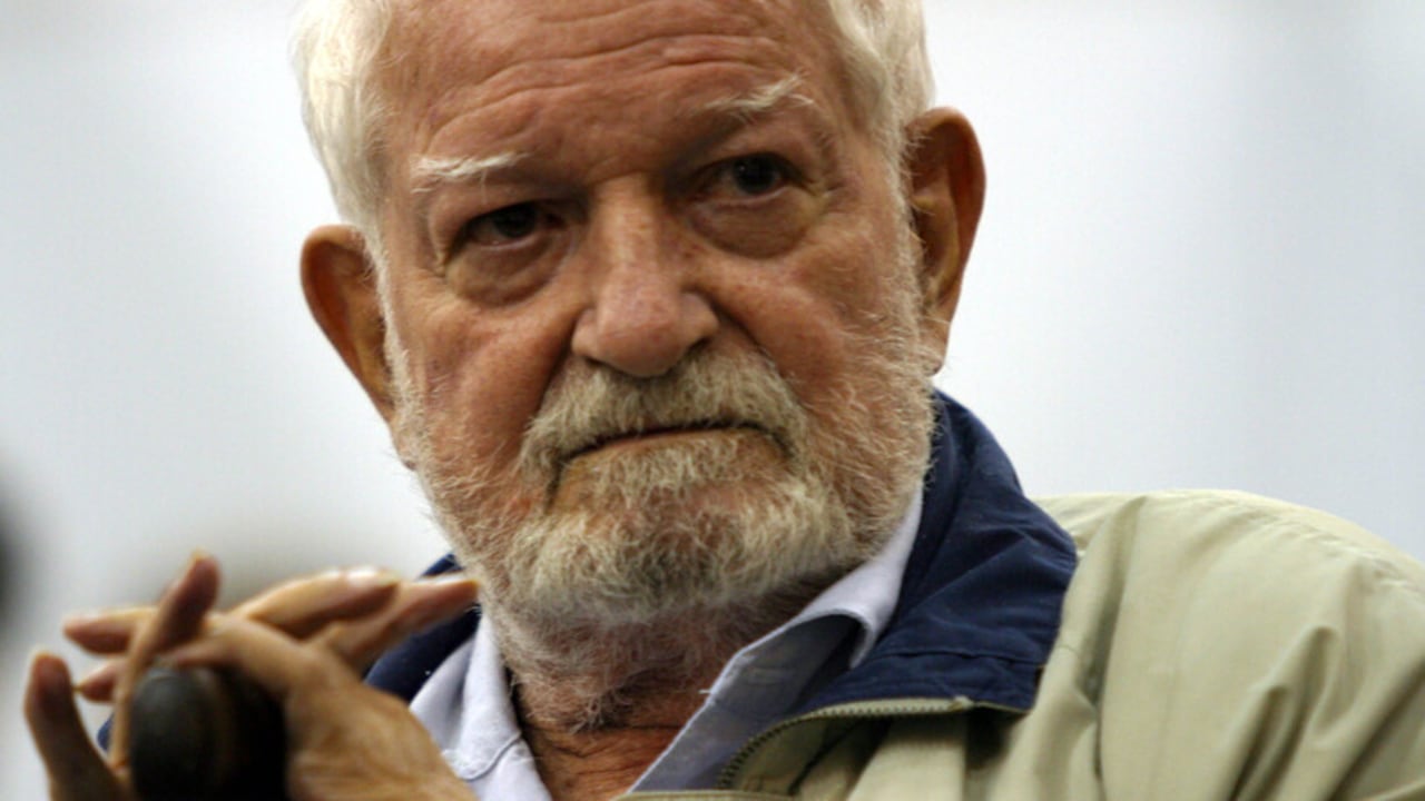 Enrique Buenaventura falleció el 31 de diciembre del 2003 en Cali.