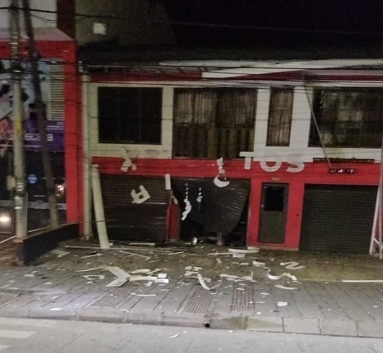 Habitantes del barrio La Esmeralda salieron alarmados de sus viviendas tras la fuerte explosión registrada durante la madrugada de este sábado en Popayán.