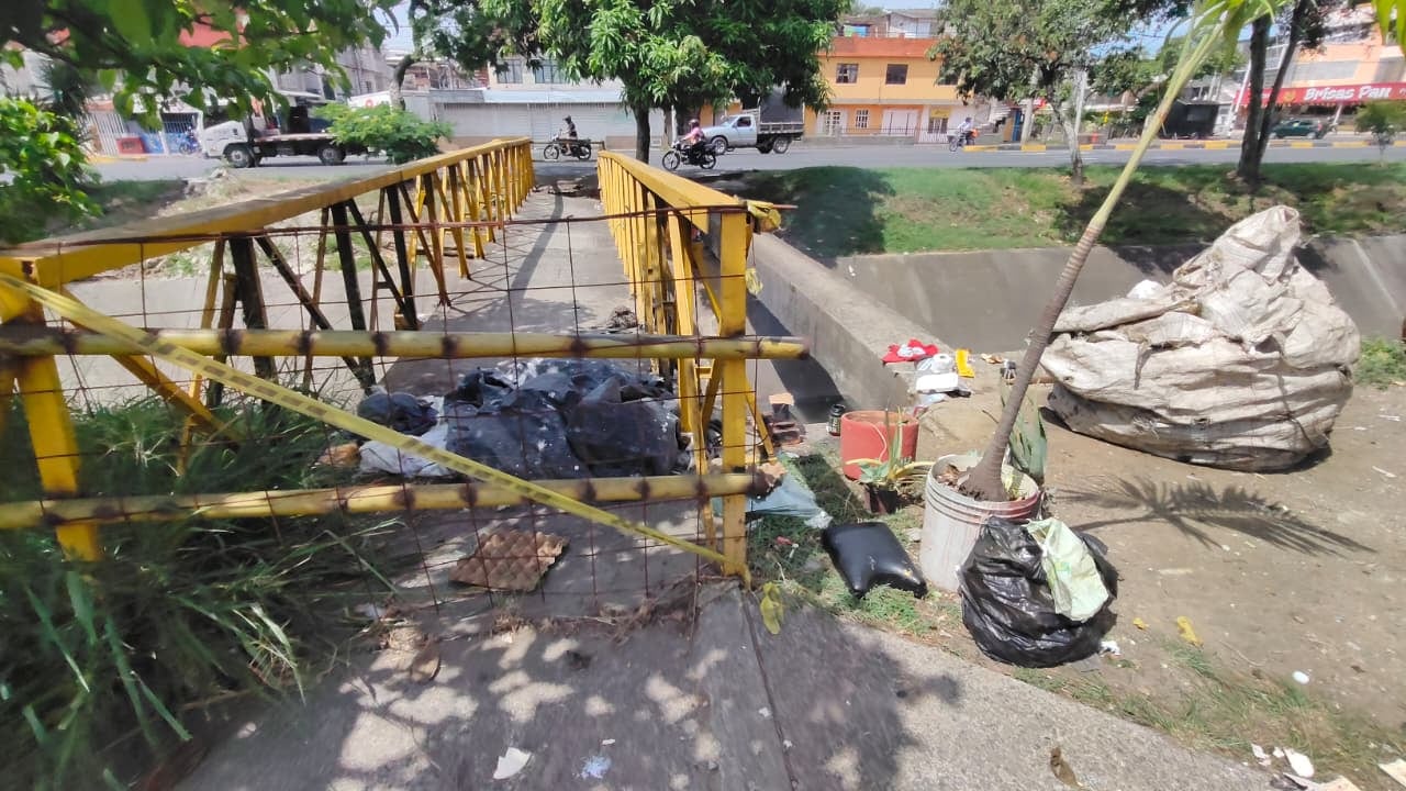 Los cambuches hacen parte del panorama que denuncian los residentes del sector.