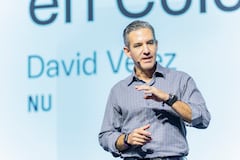 David Vélez, fundador y CEO de Nu, sostiene que Colombia se encuentra en el "primer minuto del primer tiempo" de la digitalización bancaria, un proceso que debe acelerarse para reducir los costos del sistema tradicional