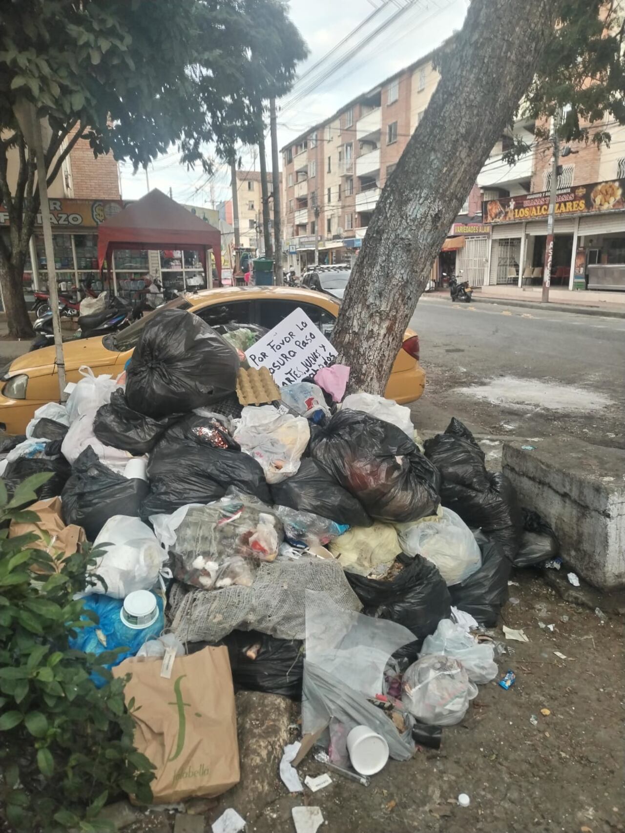 Punto crítico en la Calle 70C1, señalado por residentes por la constante presencia de desechos.