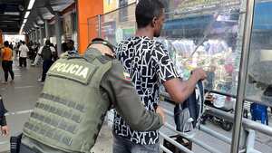 La Policía Metropolitana de Cali hace presencia diariamente en las estaciones del MÍO.