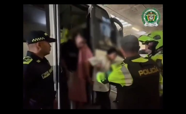 La Policía señaló que los capturados estarían involucrados en el reclutamiento y movilización de jóvenes hacia zonas con presencia de grupos ilegales.