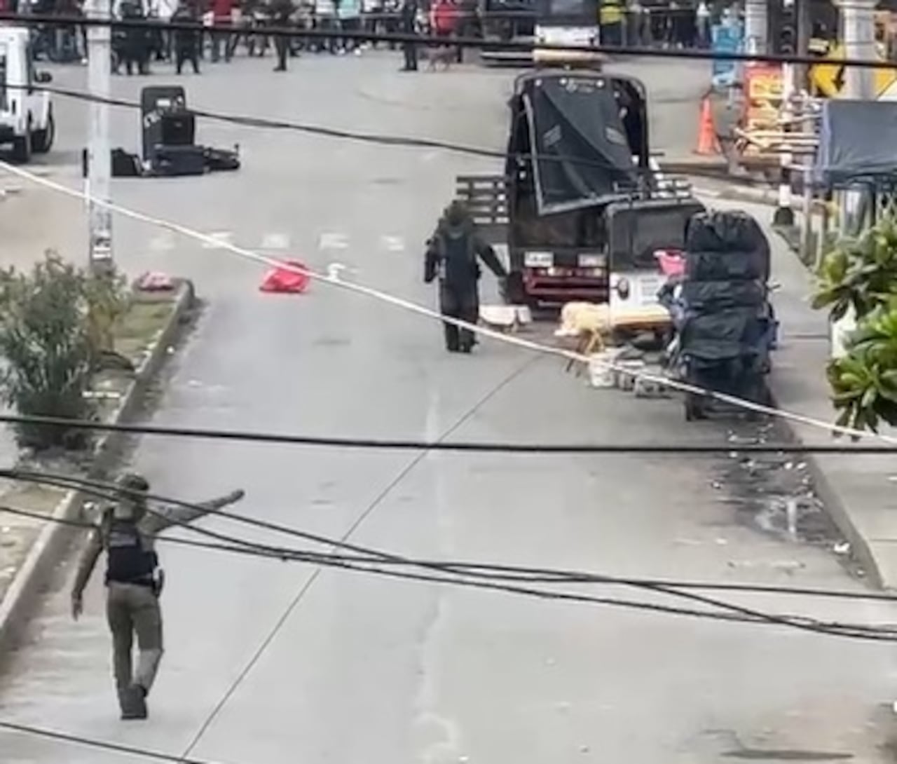 : Un vehículo tipo Piaggio fue interceptado por la Policía en el sector de la galería de Santander de Quilichao, donde durante la inspección habría sido encontrada una carga de aproximadamente 400 kilogramos de explosivo C-4.