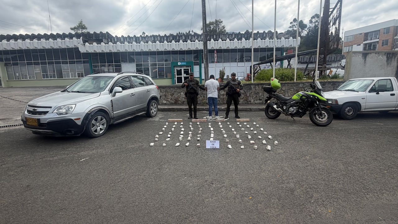 El capturado, quien se movilizaba desde Mocoa hacia Pasto, fue dejado a disposición de la autoridad competente por el delito de tráfico, fabricación o porte de estupefacientes.