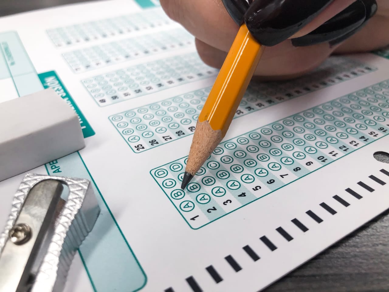 Las pruebas Saber 11 evalúan competencias clave de los estudiantes colombianos y son determinantes para el acceso a oportunidades académicas. En Buenaventura, jóvenes con altos puntajes participarán en el “Tour por Saber 11 2026” para orientar a futuros aspirantes.