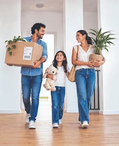 La herramienta de inteligencia artificial ‘SantIAgo’, permite a las personas buscar arriendo en lenguaje natural mediante WhatsApp para hacer frente a la demanda de vivienda surgida tras el sismo del 10 de agosto.