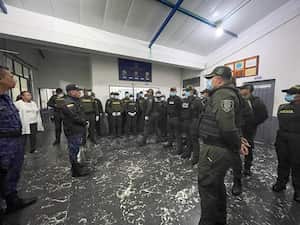 Más de cien policías fueron los encargados de adelantar esta intervención en la cárcel de esta población del norte del Cauca, luego de recibir una serie de denuncias de extorsiones desde este centro carcelario.
