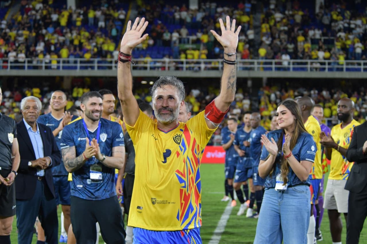 Al final del partido, hubo un espacio para que la afición y los jugadores le rindieran el último homenaje por años de entrega en la cancha.