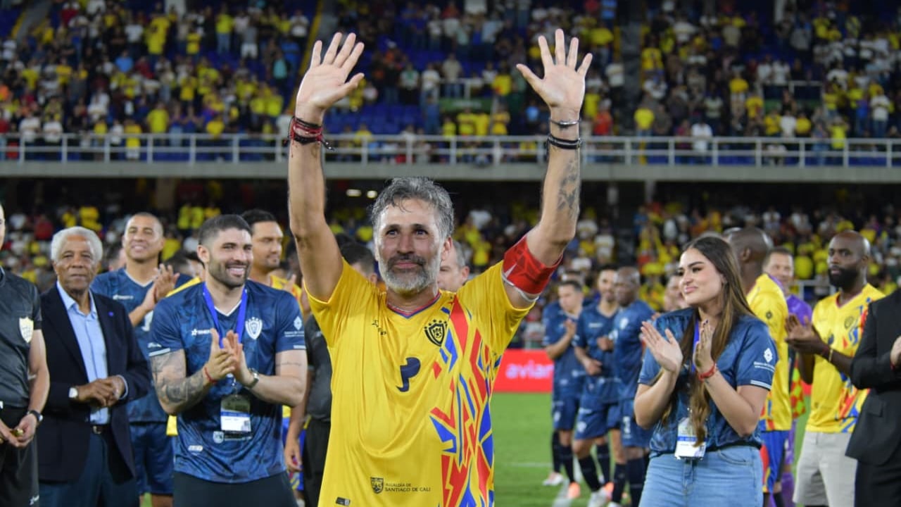 Al final del partido, hubo un espacio para que la afición y los jugadores le rindieran el último homenaje por años de entrega en la cancha.