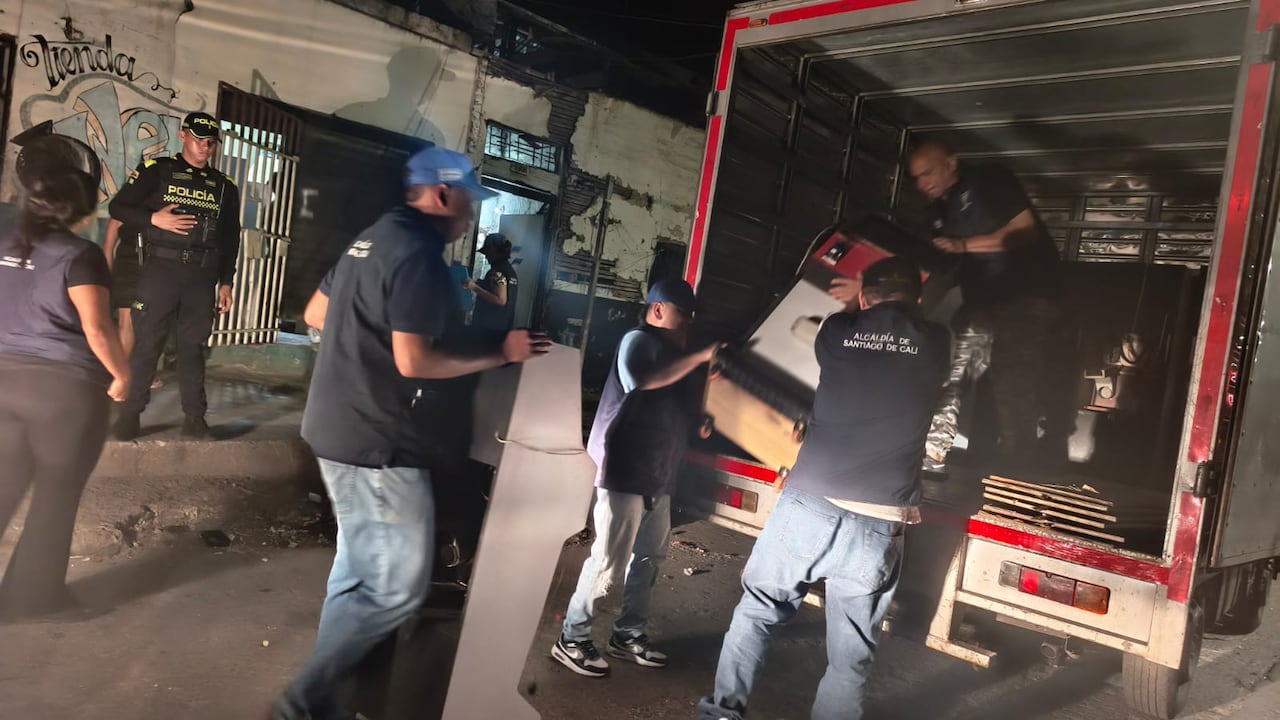 Intervienen establecimientos en el centro de Cali y decomisan 18 máquinas tragamonedas