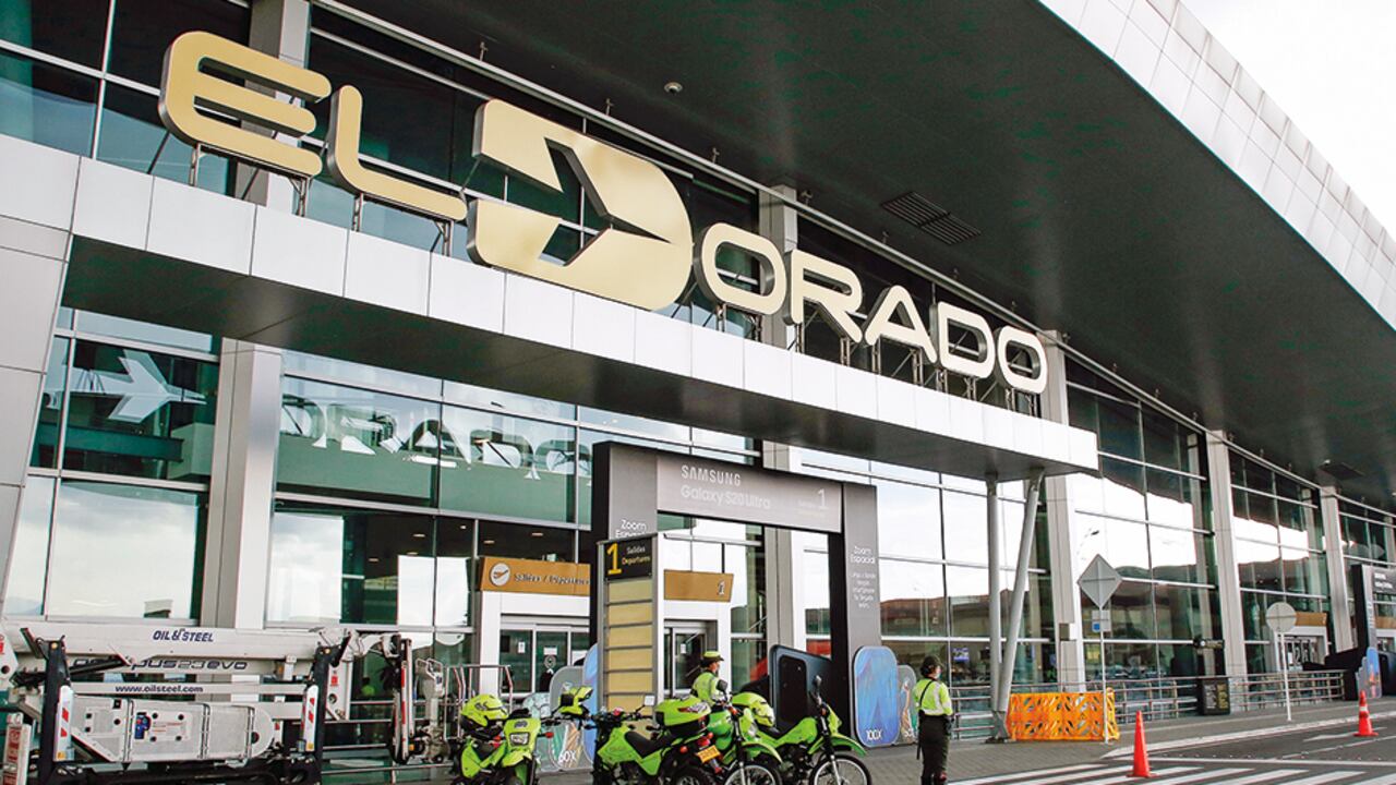La torre de control del aeropuerto El Dorado tiene fallas en su estructura que han provocado incidentes para los trabajadores administrativos y operadores aéreos, quienes temen por su integridad.
