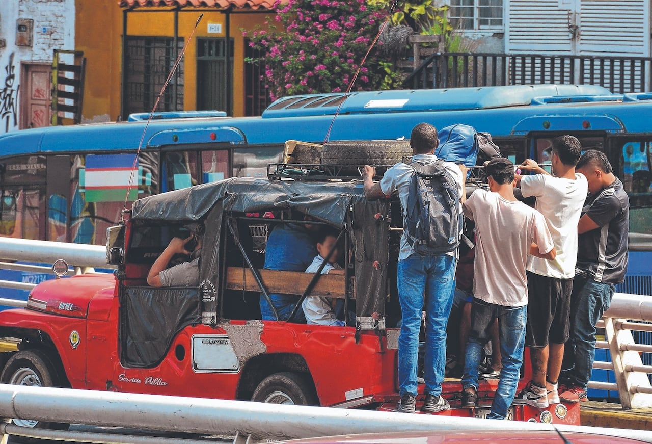 Expertos hablan de la necesidad de articular todo el transporte público autorizado para contrarrestar los efectos de los carros piratas.