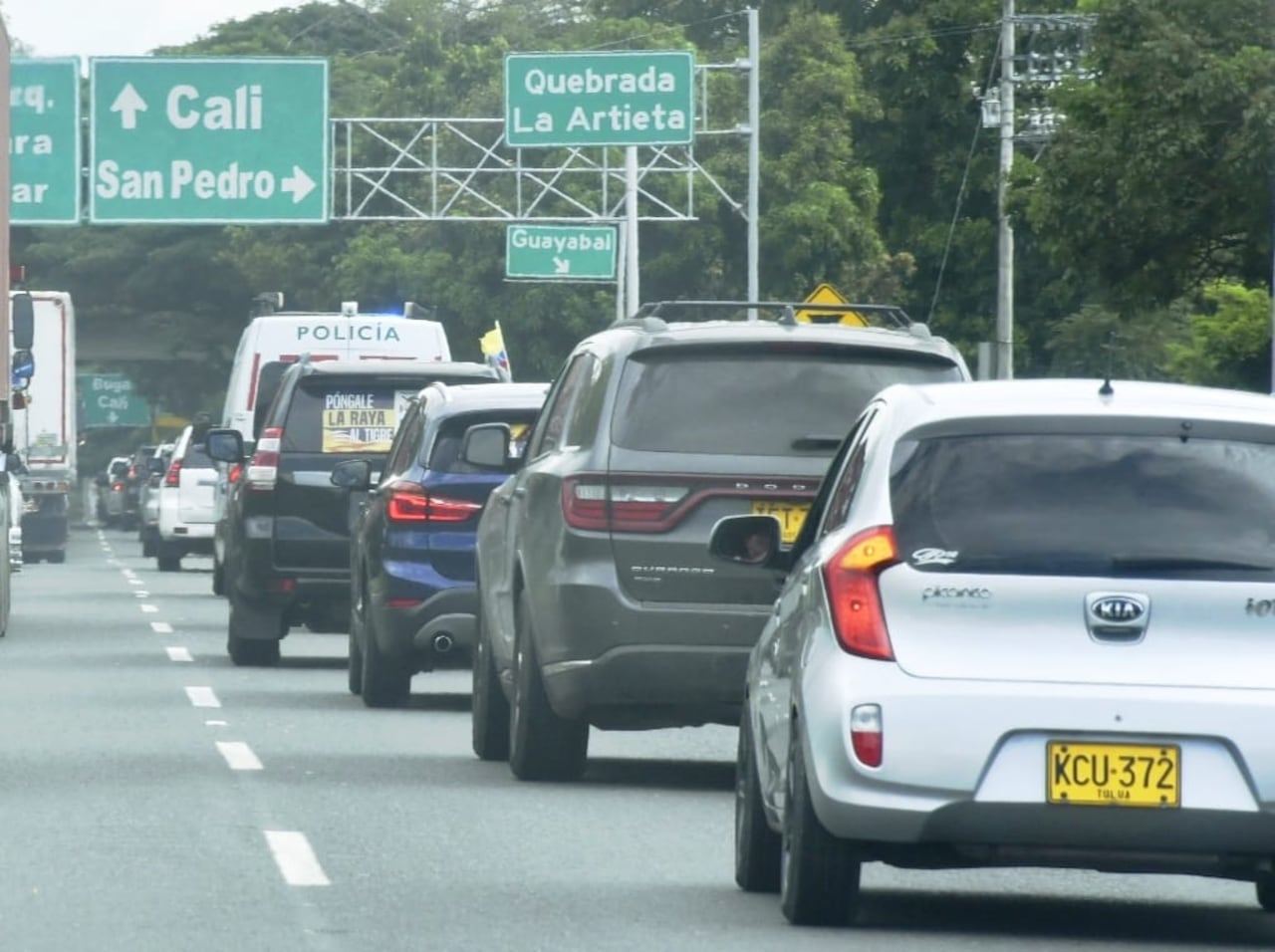 Caravana de Abelardo de la Espriella en el Valle del Cauca.