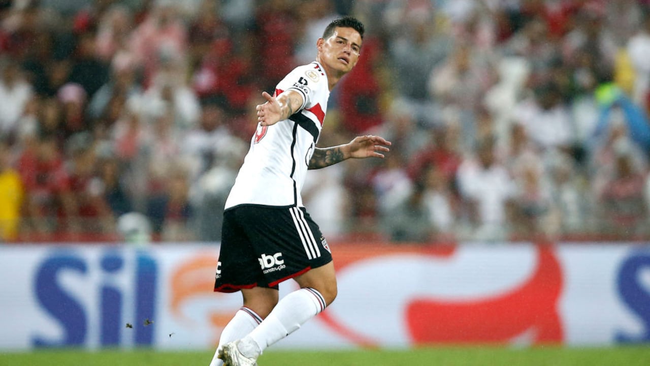 RIO DE JANEIRO, BRAZIL - AUGUST 13: James Rodriguez of Sao Paulo gestures during the match between Flamengo and Sao Paulo as part of Brasileirao 2023 at Maracana Stadium on August 13, 2023 in Rio de Janeiro, Brazil. (Photo by Wagner Meier/Getty Images)