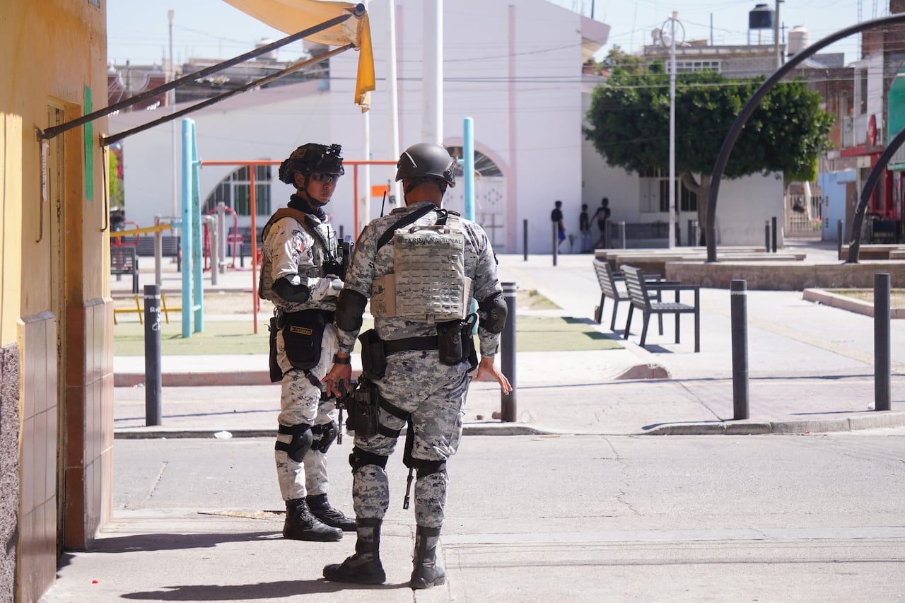 Mexican National Guard soldiers stand guard a day after an armed attack on a playground in San Francisco del Rincon, Guanajuato state, Mexico on February 18, 2026. An armed attack in the state of Guanajuato, in central Mexico, left a 36-year-old man dead and at least eight youths injured on a playground on February 17, 2026, another violent episode in the region that provoked terror among local neighbors. (Photo by MARIO ARMAS / AFP)
