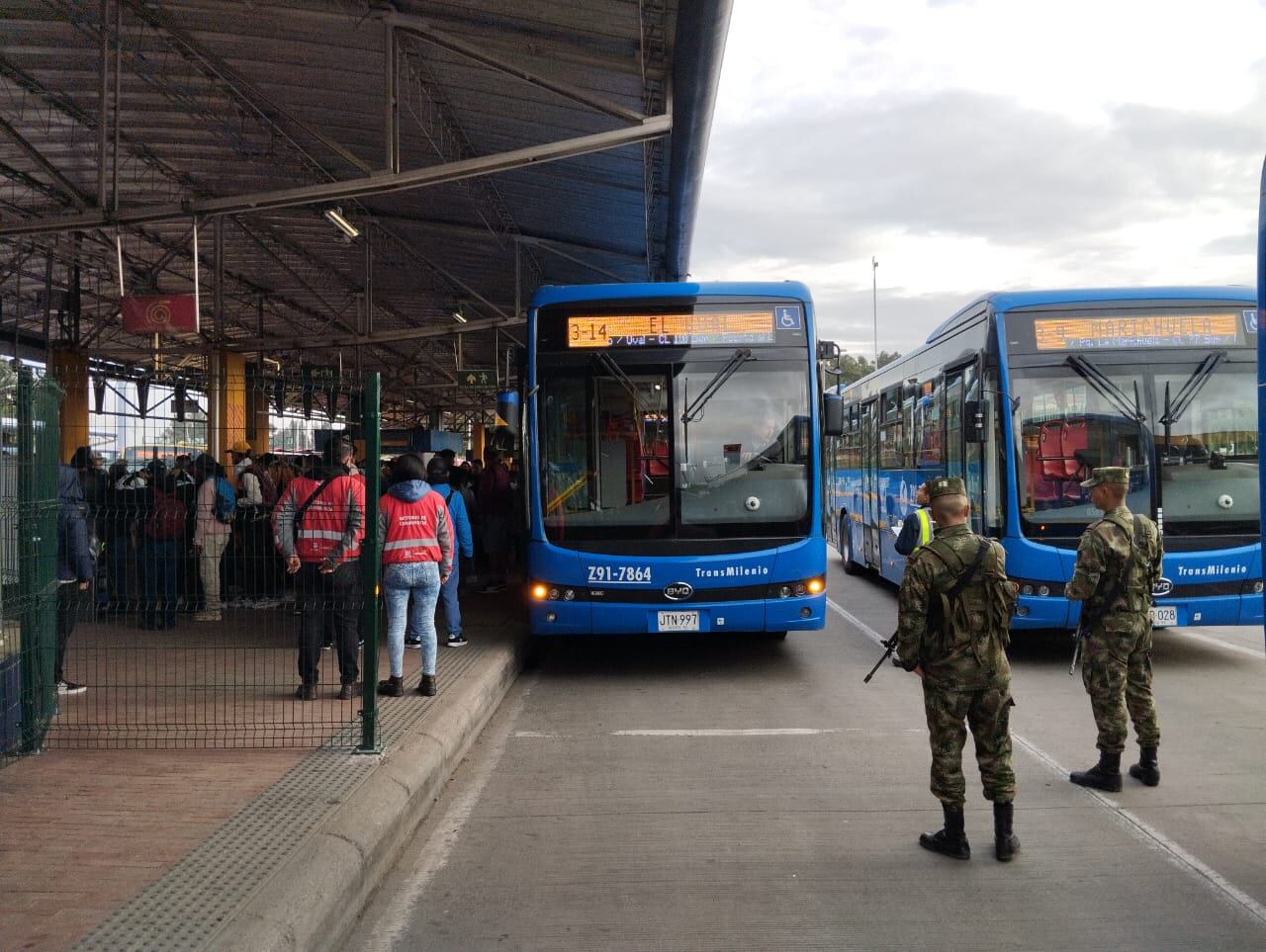 Ejército Nacional en TransMilenio.