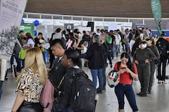 La Feria de Empleo ‘Más Empleos Cali’ reunió a empresas de sectores clave como transporte, seguridad, comercio, salud y atención al cliente, ofreciendo 1500 vacantes para facilitar el acceso a empleo formal en la ciudad. Fotos Raúl Palacios / El Pais.
