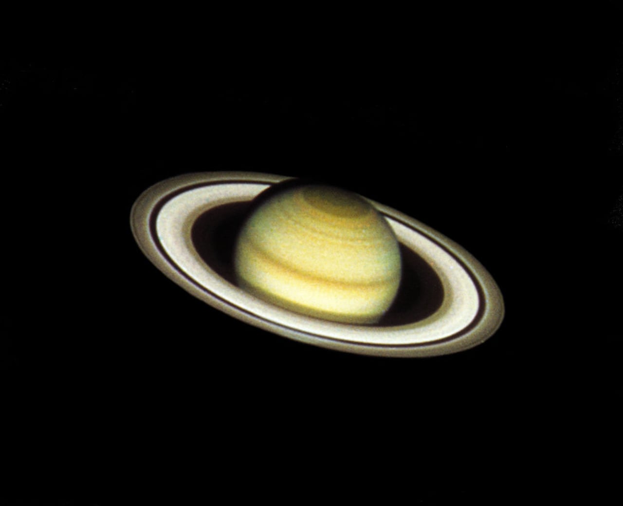 El planeta anillado estará brillante en el cielo durante todo el mes.