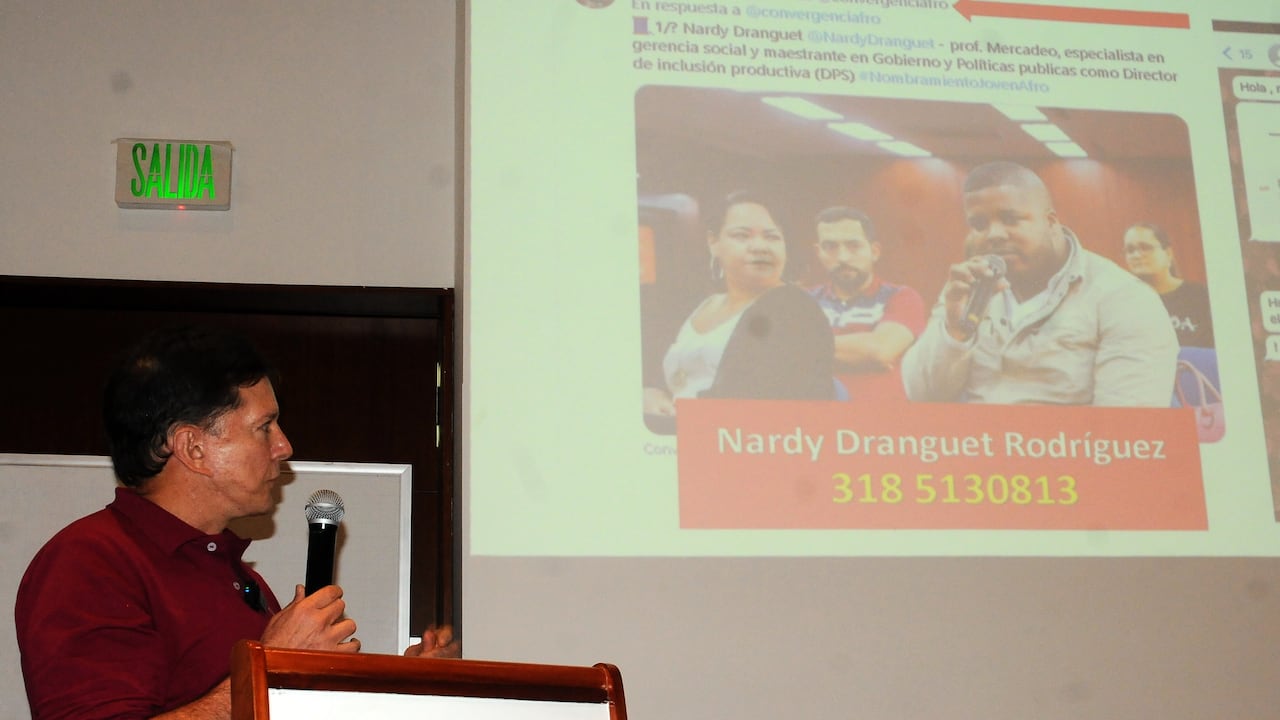 Cali: Política, el precandidato Wilson Ruiz en rueda de presa hace pública la denuncia penal frente a la guerra sucia en esta campaña a la Alcaldía de Cali. Foto José L Guzmán. El País. junio 28-23