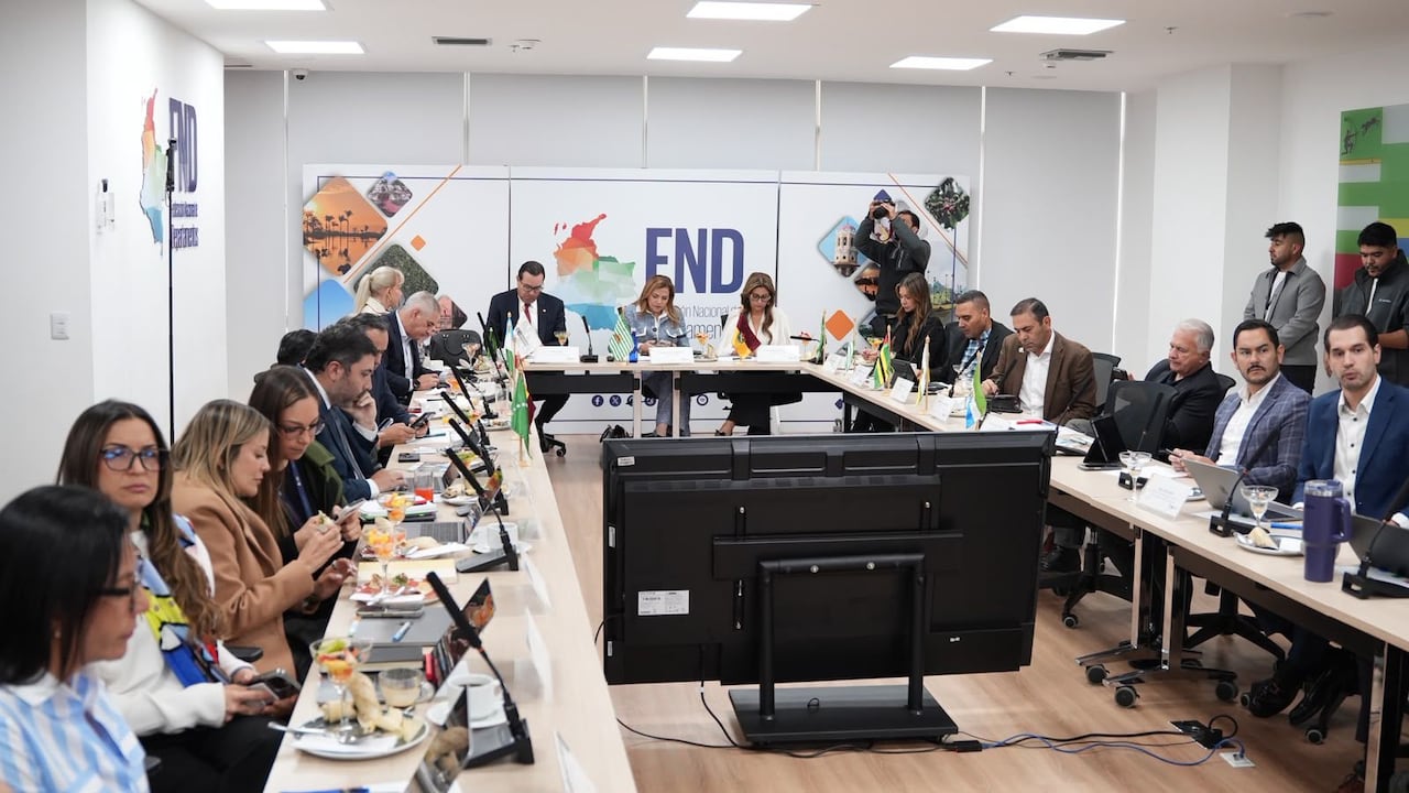 Gobernadores de los 32 departamentos analizaron en Bogotá las garantías para la segunda vuelta presidencial.