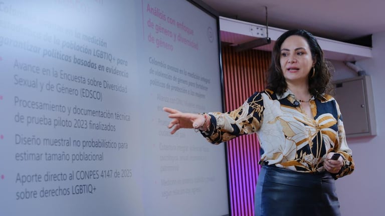 Piedad Urdinola, directora del Dane, presentó el informe del aporte de la economía del cuidado al país. Foto: suministrada por el Dane.