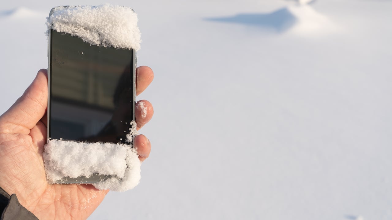 Es importante evitar el celular a temperaturas extremas.