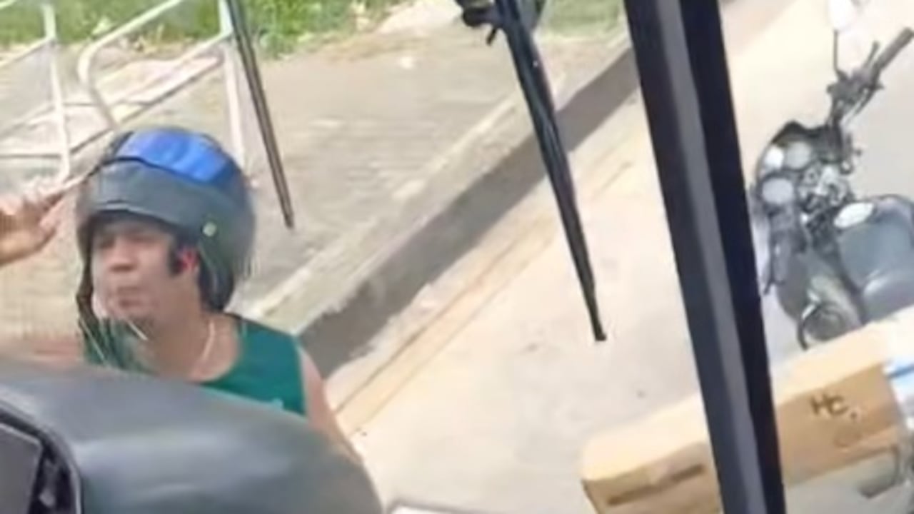 El hecho ocurrió cuando los hinchas se dirigían hacia el Estadio Deportivo Cali para presenciar el encuentro deportivo.