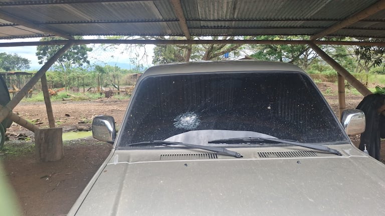 El propietario denuncia que hombres armados intentaron secuestrarlo y exigir el desalojo de La Novillera.