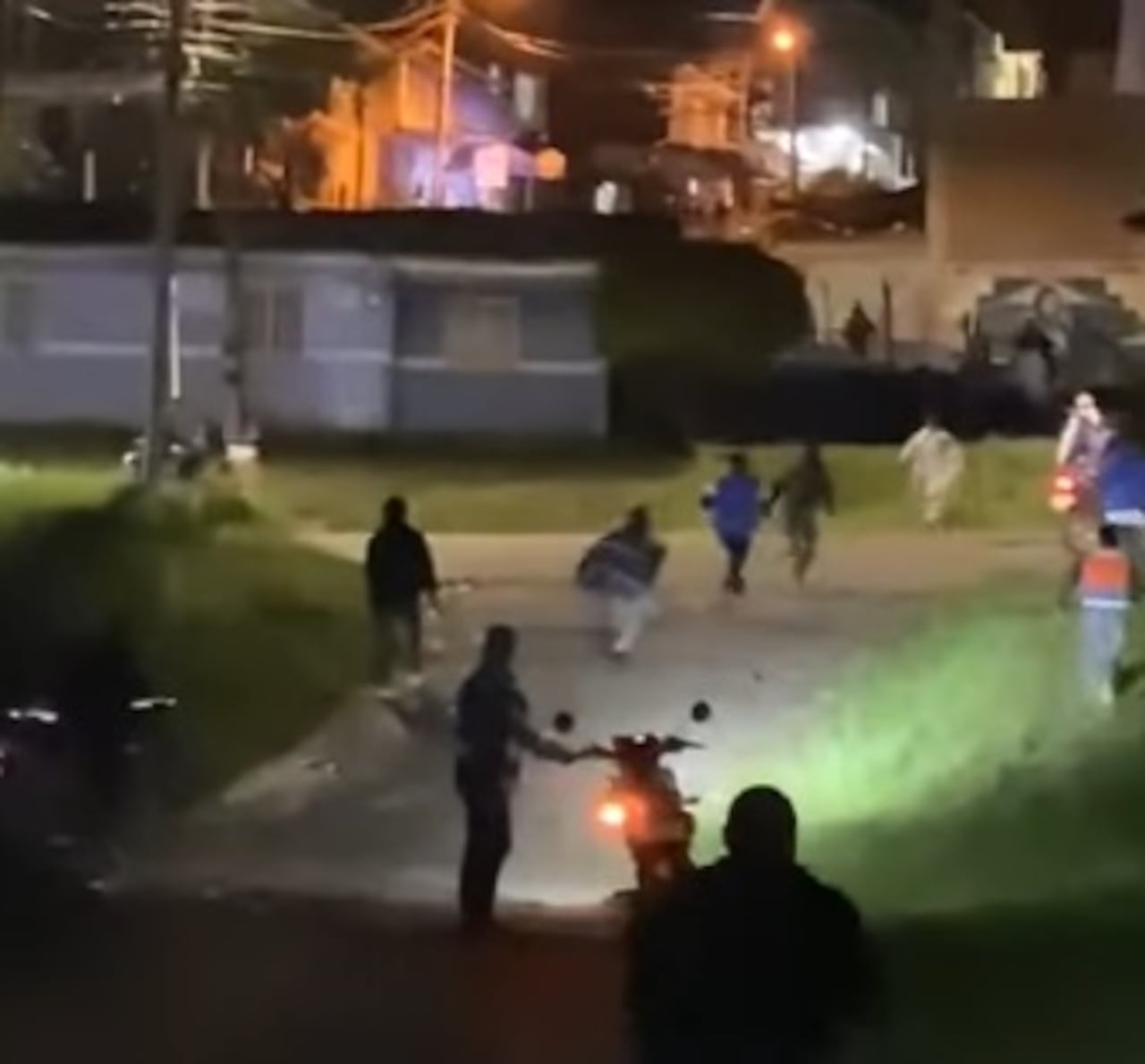 Las comunidades indígenas, cansadas de la violencia, se enfrentaron a los integrantes del frente 57 Yair Bermúdez cuando se enfrentaban a los disidentes de frente Dagoberto Ramos de las Farc, capturando así a tres de ellos.