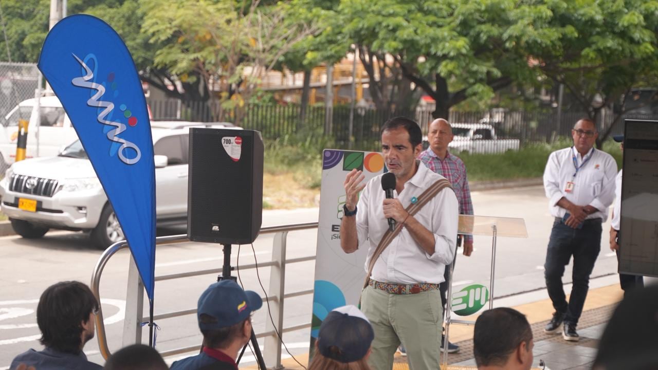 Álvaro Rengifo, presidente de Metrocali, destacó que la planta solar de la Terminal Simón Bolívar demuestra la posibilidad de integrar movilidad, sostenibilidad e innovación en el sistema de transporte masivo.