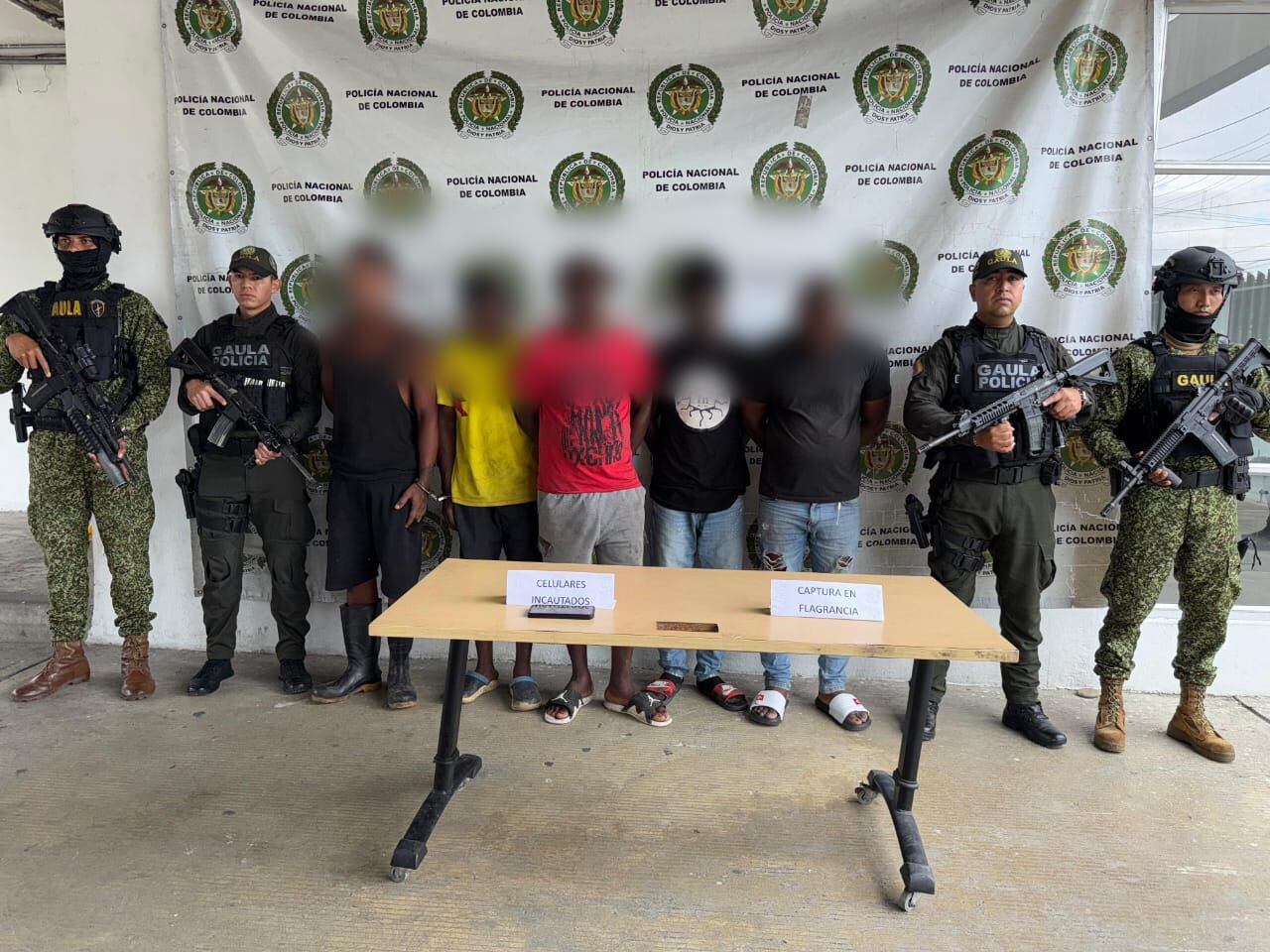 Los sujetos estaban desocupando una embarcación.