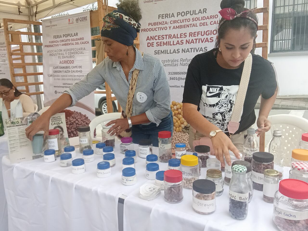 "Buscamos, con el intercambio de semillas, que se fortalezca una red de seguridad alimentaria entre los caucanos, que en las casas se pueda cultivar alimentos básicos", los integrantes de la fundación Semillas Nativas.