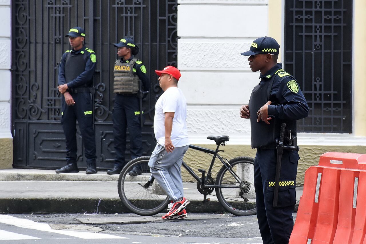 Tras la llegada de 700 policías a Santiago de Cali, se puede observar más presencia de la fuerza pública en varios sectores de la ciudad, esto genera más seguridad entre los caleños.