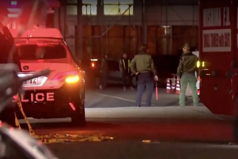 Hombre armado con cuchillo hiere a 14 personas en fábrica del centro de Japón.