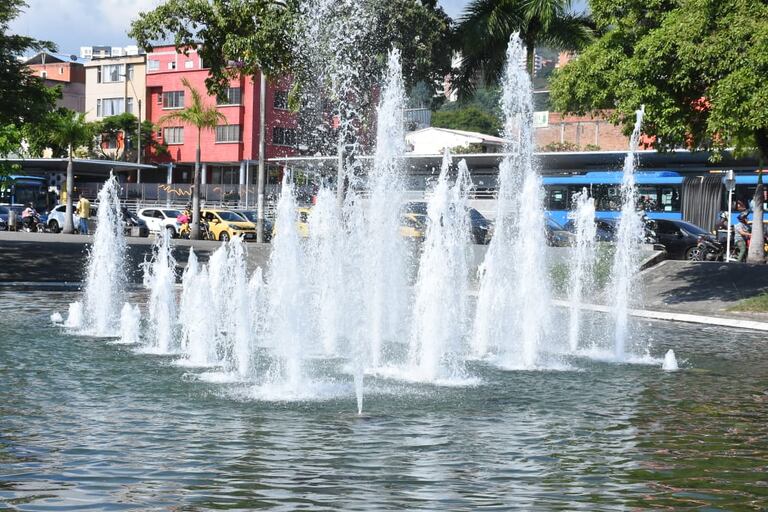 Este es el panorama actual de la fuente hoy, martes 20 de enero. La fuente se encuentra en funcionamiento y muestra una imagen completamente distinta.
