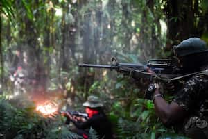 Members of the Ernesto Che Guevara front, belonging to the National Liberation Army (ELN) guerrillas, shoot during a training in the Choco jungle, Colombia, on May 26, 2019. The ELN or National Liberation Army is Colombia's last rebel army and one of the oldest guerrillas in Latin America. (Photo by Raul ARBOLEDA / AFP)