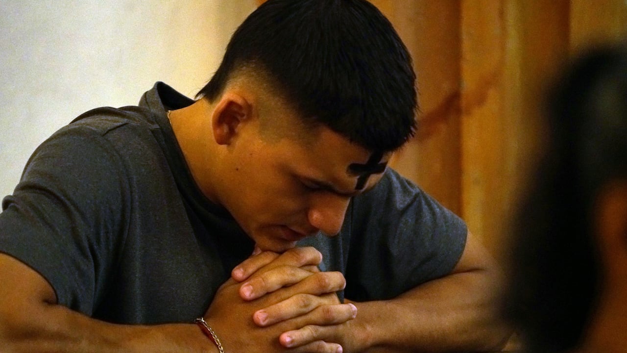 Los fieles católicos cumplen con el día que marca el inicio de la Cuaresma, en el cual se impone ceniza en la frente como símbolo de penitencia y arrepentimiento. Este es el período de la religión católica que conmemora la pasión, muerte y resurrección de Jesucristo. Foto Jorge Orozco